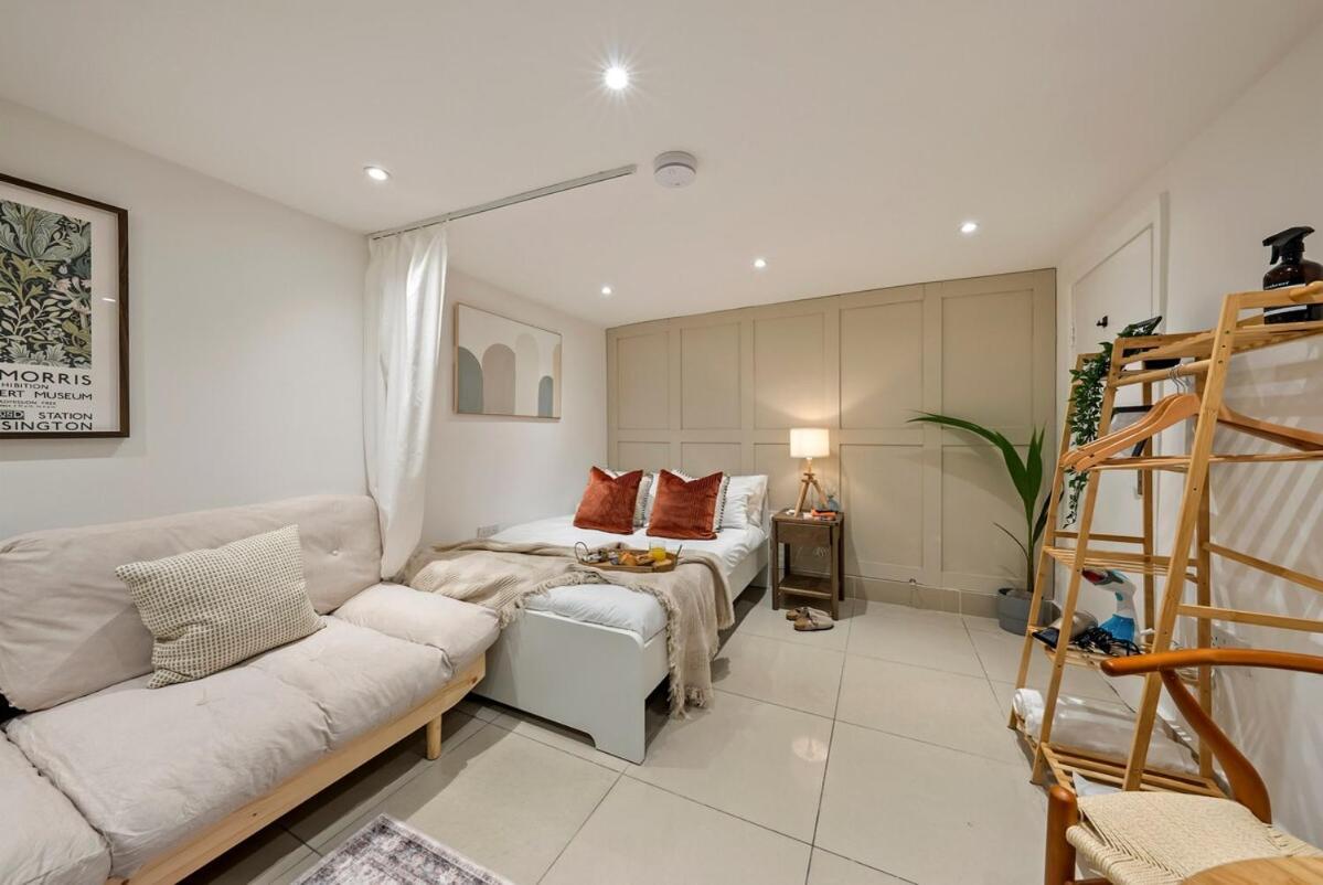 Chic Hideaway In Little Venice Apartment London