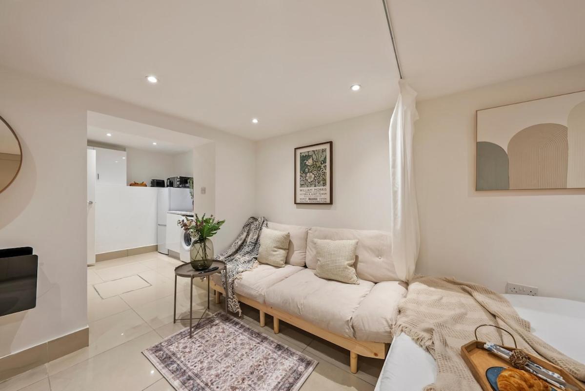 Chic Hideaway In Little Venice * London