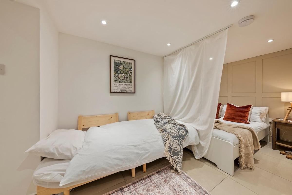 Chic Hideaway In Little Venice Apartment London